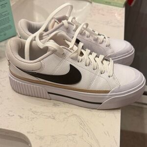 Nike Court Legacy lift - women’s size 7 - gently worn